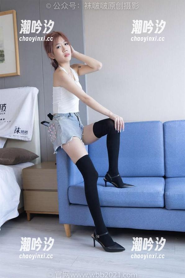 袜啵啵 - 好啦，甜甜圈的新短白丝合集大更新，是不是又想溜去买冰淇淋？