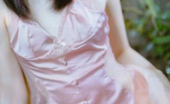 当黑丝遇上少女：许岚LAN的写真套图，挑逗着每一寸视线