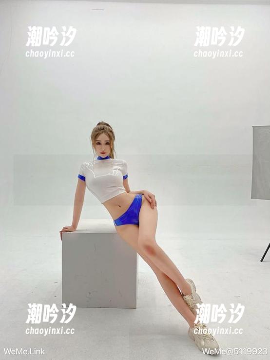 微密圈 - 看，超辣的林一又带着他的灰丝写真集来了！
