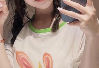 微密圈 – 私房写真中，陈妮妮UNI的白色无邪像猫咪一样慵懒