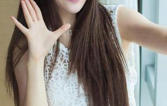 青豆客 – 图片中的梁莹Sugar与牛仔裤：玩味又随意，只想多看一眼